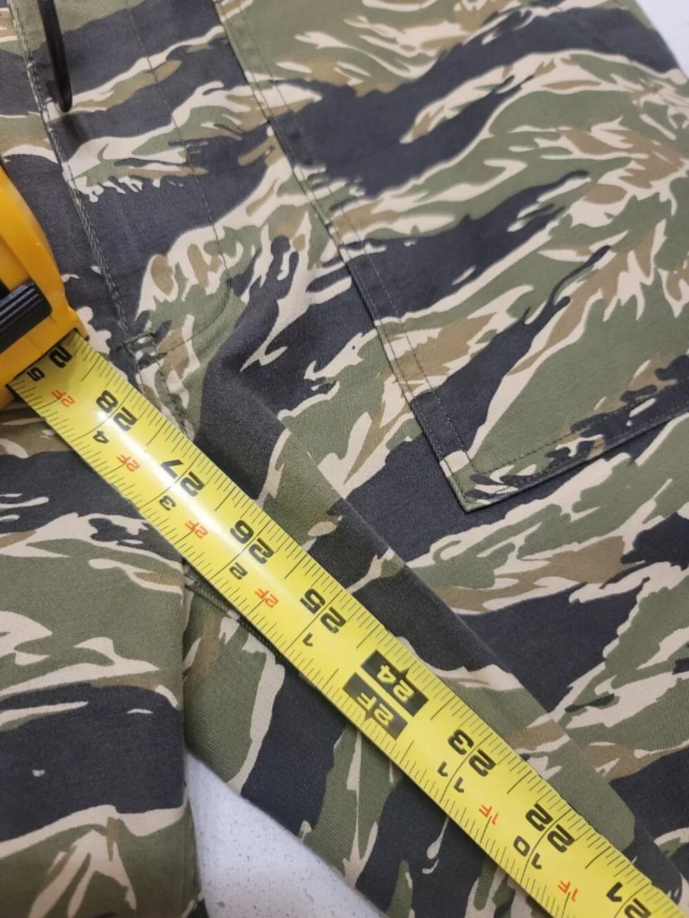Nili Lotan Women's Jenna Pants Size 6 Green Cotton Twill Tiger Print Camo - Picture 5 of 9